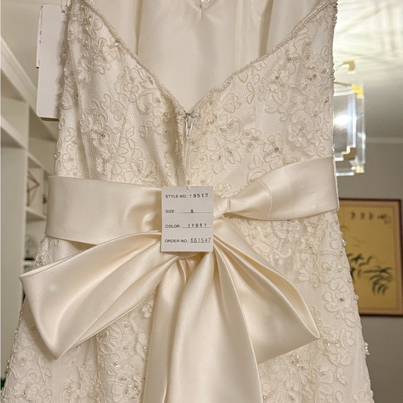 David’s Bridal Wedding Dress/ Gown Ivory lace and pearls - Picture 11 of 14